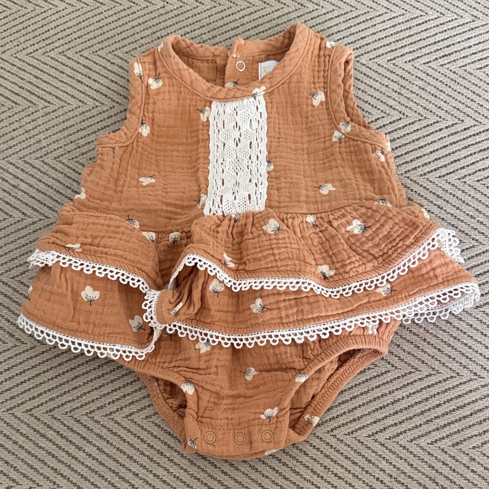 RZ by Rachel Zoe Baby Girl Muslin Romper Dress Bloomers Lace Trim Boho 6–9M